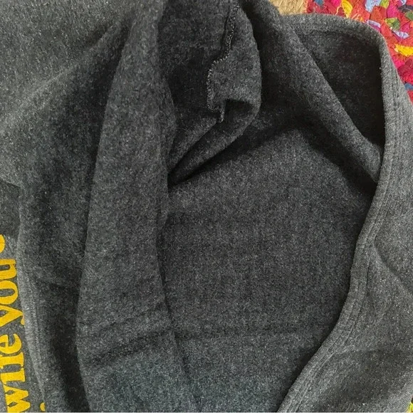 3/4 sleeve “this is no ordinary housewife” sweatshirt size L/XL - Picture 12 of 13